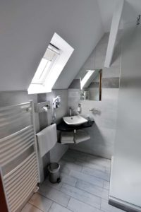 Salle de bains et douche chambres triples et quadruples